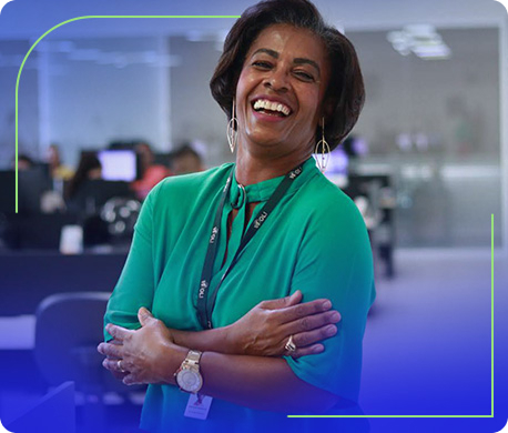 a-bracell-mulher-sorrindo